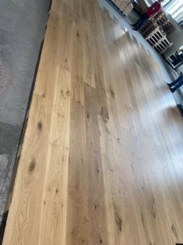 High Quality 8mm 12mm Hdf Ac4 Ac5 Laminate Flooring Click Installation Wear Resistant Waterproof Glossy Laminate Flooring