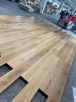 High Quality 8mm 12mm Hdf Ac4 Ac5 Laminate Flooring Click Installation Wear Resistant Waterproof Glossy Laminate Flooring