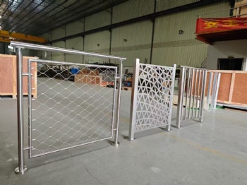Hot sell design frame less tempered glass balcony railing with aluminum u channel glass railing system with LED light